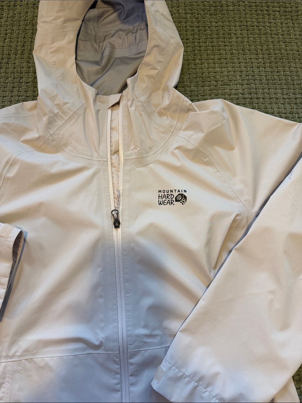 Mountain Hardwear Threshold Parka -Wind and Waterproof- Women’s -Talc color